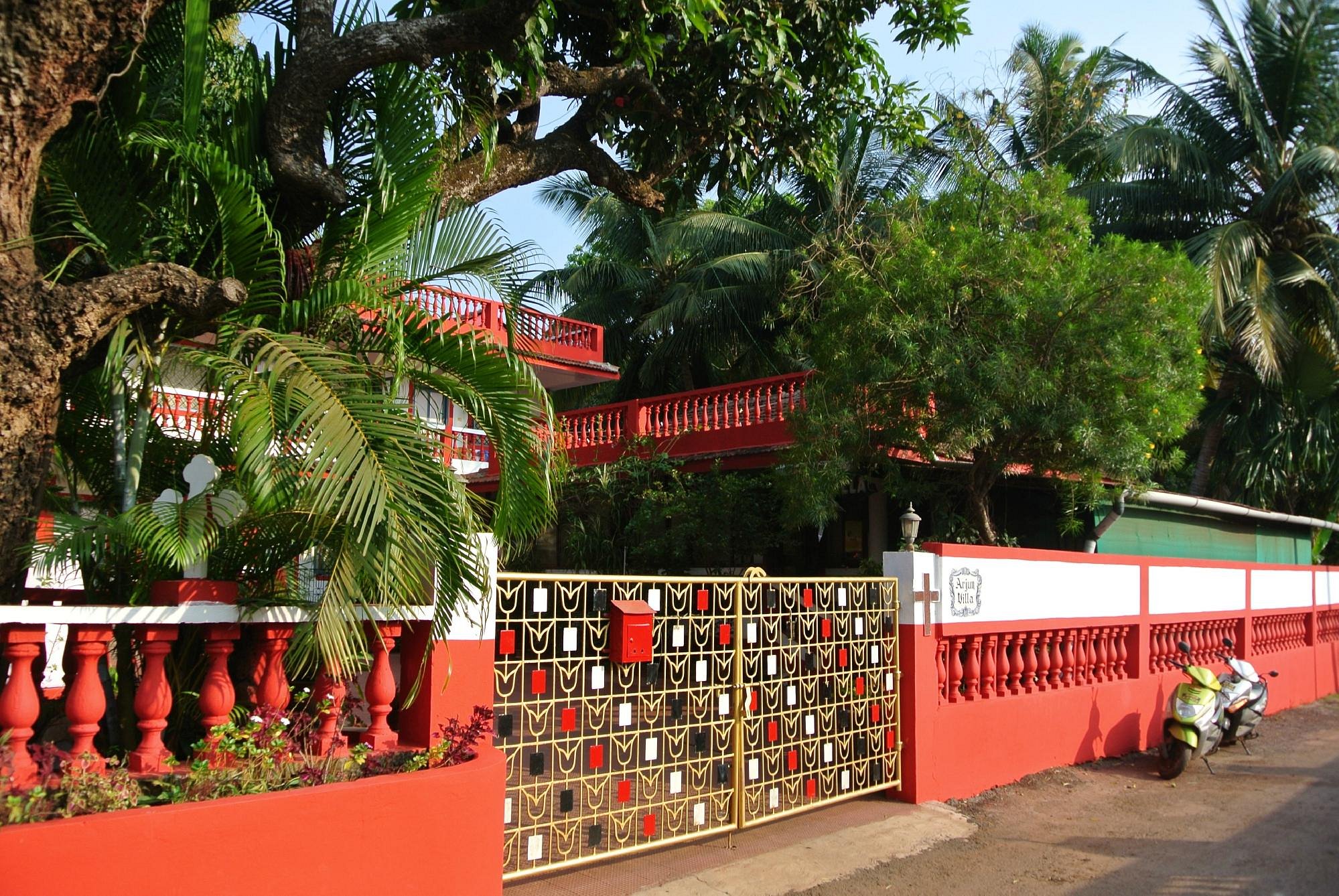 Garden and building details